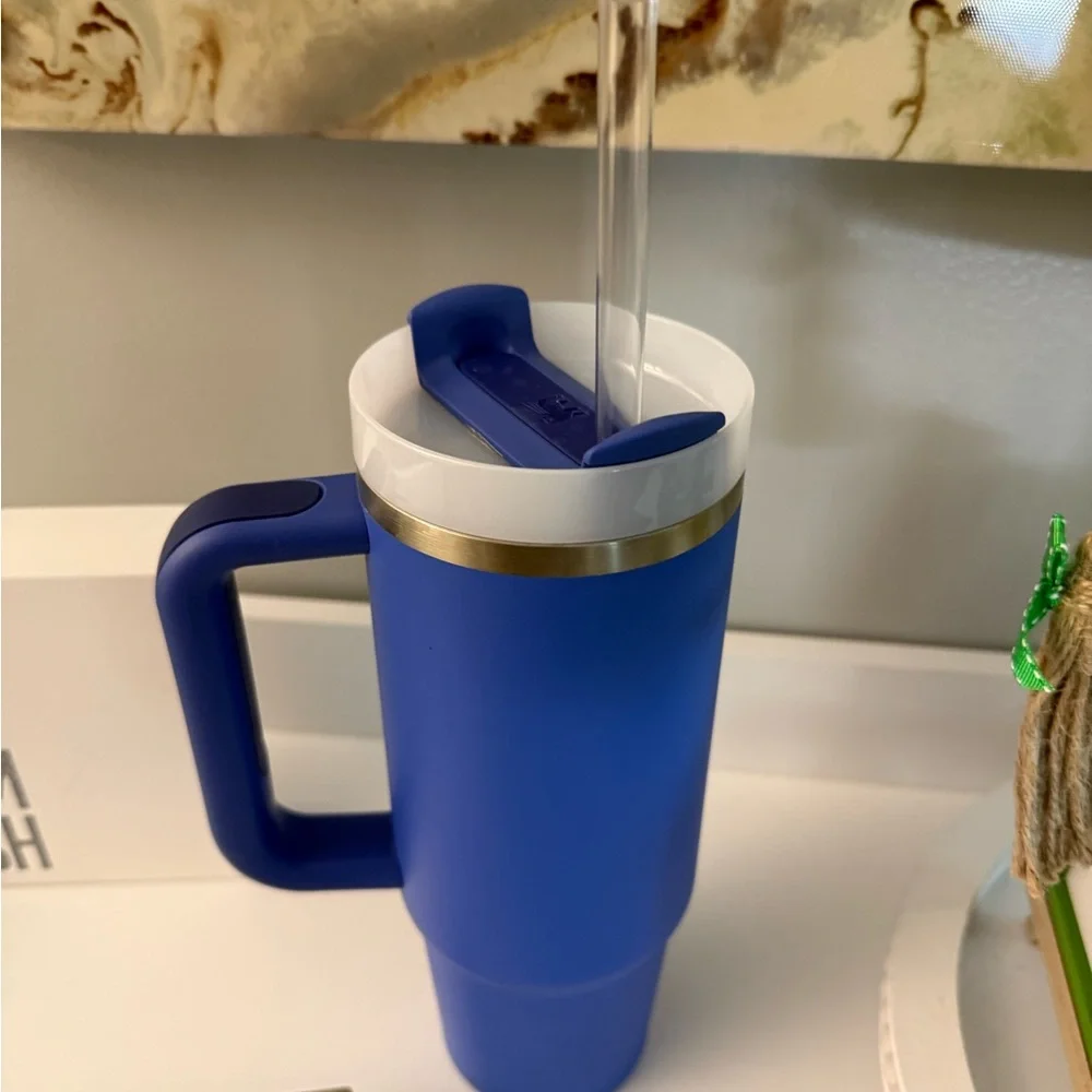 Stanley Blue Insulated Mug with Straw - Picture 2 of 3